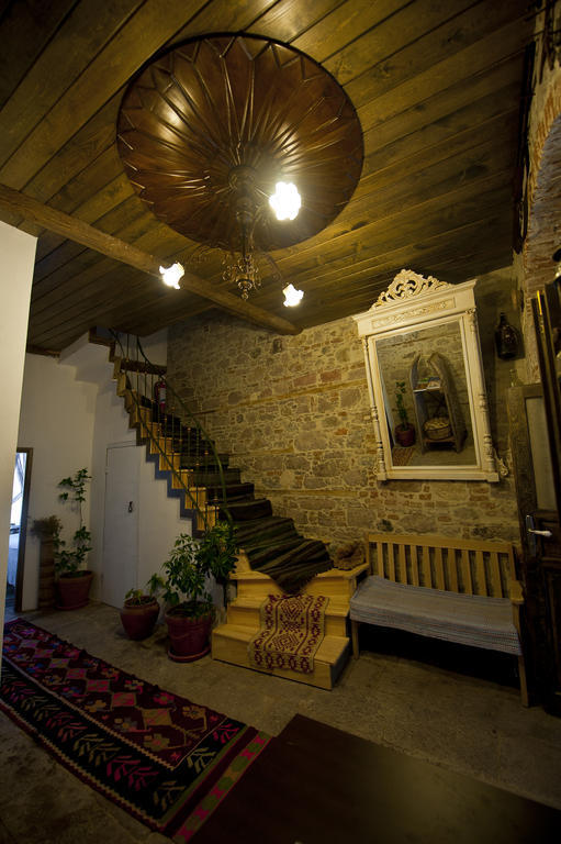 Mahzen Hotel Айвалык Экстерьер фото