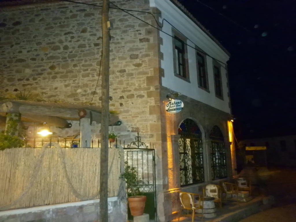 Mahzen Hotel Айвалык Экстерьер фото