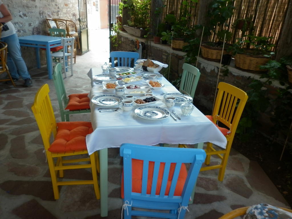 Mahzen Hotel Айвалык Экстерьер фото