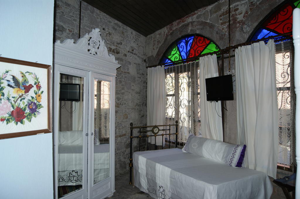 Mahzen Hotel Айвалык Экстерьер фото